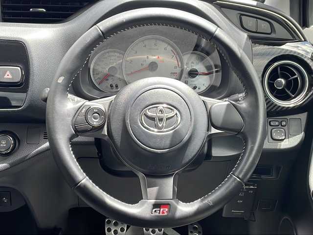 トヨタ ヴィッツ GRスポーツGR 沖縄県 2019(令1)年 3.5万km グレーメタリック 禁煙車/社外ナビ　フルセグＴＶ　Bluetooth DVD再生可/社外前後ドライグレコーダー　/ハーフレザーシート　/ＬＥＤヘッドライト　/オートライト　/オートハイビーム　/ウインカードアミラー/社外ツィーター　/ＥＴＣ　/革巻きステアリング/ステアリングスイッチ　/スマートキー