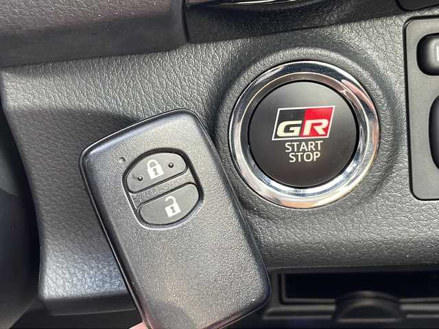 トヨタ ヴィッツ GRスポーツGR 沖縄県 2019(令1)年 3.5万km グレーメタリック 禁煙車/社外ナビ　フルセグＴＶ　Bluetooth DVD再生可/社外前後ドライグレコーダー　/ハーフレザーシート　/ＬＥＤヘッドライト　/オートライト　/オートハイビーム　/ウインカードアミラー/社外ツィーター　/ＥＴＣ　/革巻きステアリング/ステアリングスイッチ　/スマートキー