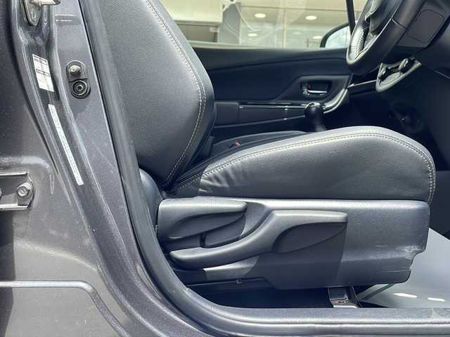 トヨタ ヴィッツ GRスポーツGR 沖縄県 2019(令1)年 3.5万km グレーメタリック 禁煙車/社外ナビ　フルセグＴＶ　Bluetooth DVD再生可/社外前後ドライグレコーダー　/ハーフレザーシート　/ＬＥＤヘッドライト　/オートライト　/オートハイビーム　/ウインカードアミラー/社外ツィーター　/ＥＴＣ　/革巻きステアリング/ステアリングスイッチ　/スマートキー