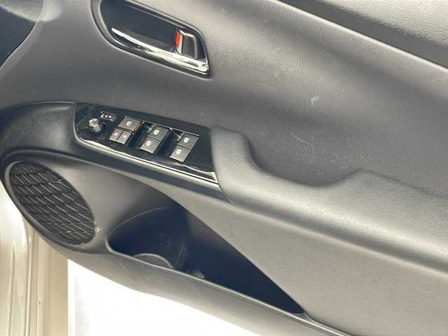 トヨタ プリウス S 沖縄県 2018(平30)年 3.1万km スティールブロンドM 社外ナビゲーション/ＴＶ/バックカメラ/トヨタセーフティーセンス/ドラレコ前方/ＥＴＣ/ＬＥＤヘッドライト/純正アルミホイル（現車スタッドレス）/オートライト/スペアー/ＬＥＤヘッドライト/ＡＢＳ