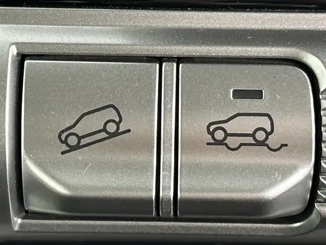 スズキ クロスビー HYBRID MZ 道央・札幌 2018(平30)年 4.7万km ピュアホワイトP ・４ＷＤ/・純正ナビ/・ＢＴ／ＣＤ／ＤＶＤ／ＳＤ／ＦＭ／ＡＭ／フルセグＴＶ/・全方位カメラ/・衝突軽減/・レーンキープアシスト/・ダウンヒルアシスト/・クルーズコントロール/・シートヒーター/・アイドリングストップ/・プッシュスタート/SNOW/SPOTモード/・間欠時間調整機能付きワイパー/・ETC/・純正アルミホイール/・パドルシフト/・革巻きステアリング/・純正フロアマット/・LEDヘッドライト/・フォグランプ