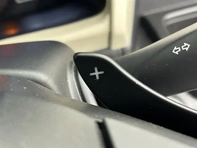 スズキ クロスビー HYBRID MZ 道央・札幌 2018(平30)年 4.7万km ピュアホワイトP ・４ＷＤ/・純正ナビ/・ＢＴ／ＣＤ／ＤＶＤ／ＳＤ／ＦＭ／ＡＭ／フルセグＴＶ/・全方位カメラ/・衝突軽減/・レーンキープアシスト/・ダウンヒルアシスト/・クルーズコントロール/・シートヒーター/・アイドリングストップ/・プッシュスタート/SNOW/SPOTモード/・間欠時間調整機能付きワイパー/・ETC/・純正アルミホイール/・パドルシフト/・革巻きステアリング/・純正フロアマット/・LEDヘッドライト/・フォグランプ