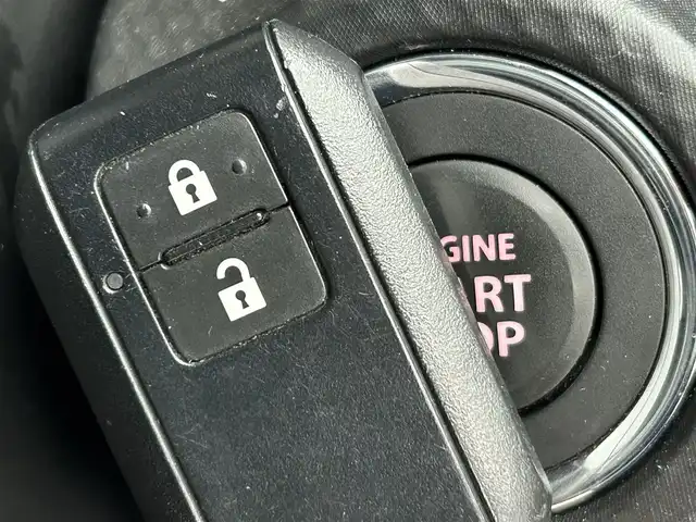 スズキ クロスビー HYBRID MZ 道央・札幌 2018(平30)年 4.7万km ピュアホワイトP ・４ＷＤ/・純正ナビ/・ＢＴ／ＣＤ／ＤＶＤ／ＳＤ／ＦＭ／ＡＭ／フルセグＴＶ/・全方位カメラ/・衝突軽減/・レーンキープアシスト/・ダウンヒルアシスト/・クルーズコントロール/・シートヒーター/・アイドリングストップ/・プッシュスタート/SNOW/SPOTモード/・間欠時間調整機能付きワイパー/・ETC/・純正アルミホイール/・パドルシフト/・革巻きステアリング/・純正フロアマット/・LEDヘッドライト/・フォグランプ