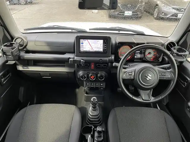 スズキ ジムニー XC 青森県 2018(平30)年 5万km ピュアホワイトP 4WD/社外メモリナビ/社外フルセグTV/AM/FM/CD/BT/USB/フォグランプ/純正フロアマット/純正アルミ/背面タイヤ/ホワイトレタータイヤ/ダウンヒルアシストコントロール/クルーズコントロール/レーンキープアシスト/プリクラッシュ/横滑り防止機能/ヘッドライドウォッシャー/ステアリングスイッチ/センターコンソール/セキュリティアラーム/冬タイヤ積み込み有/オートライト/ドアバイザー/電格ミラー/保証書/取扱説明書