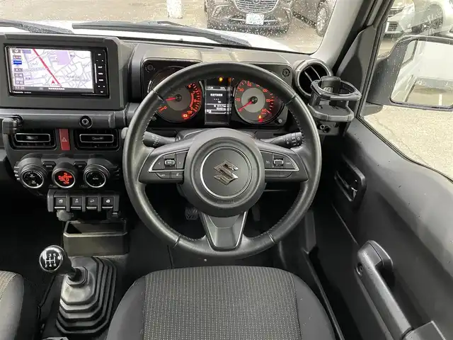 スズキ ジムニー XC 青森県 2018(平30)年 5万km ピュアホワイトP 4WD/社外メモリナビ/社外フルセグTV/AM/FM/CD/BT/USB/フォグランプ/純正フロアマット/純正アルミ/背面タイヤ/ホワイトレタータイヤ/ダウンヒルアシストコントロール/クルーズコントロール/レーンキープアシスト/プリクラッシュ/横滑り防止機能/ヘッドライドウォッシャー/ステアリングスイッチ/センターコンソール/セキュリティアラーム/冬タイヤ積み込み有/オートライト/ドアバイザー/電格ミラー/保証書/取扱説明書