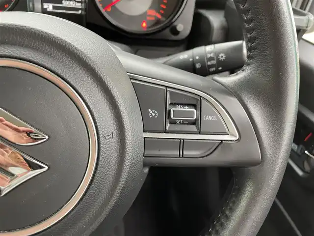スズキ ジムニー XC 青森県 2018(平30)年 5万km ピュアホワイトP 4WD/社外メモリナビ/社外フルセグTV/AM/FM/CD/BT/USB/フォグランプ/純正フロアマット/純正アルミ/背面タイヤ/ホワイトレタータイヤ/ダウンヒルアシストコントロール/クルーズコントロール/レーンキープアシスト/プリクラッシュ/横滑り防止機能/ヘッドライドウォッシャー/ステアリングスイッチ/センターコンソール/セキュリティアラーム/冬タイヤ積み込み有/オートライト/ドアバイザー/電格ミラー/保証書/取扱説明書