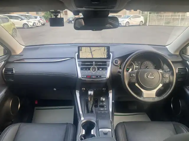 レクサス ＮＸ 300h バージョンL 岡山県 2021(令3)年 4.9万km グラファイトブラックガラスフレーク 純正10.3インチワイドディスプレイナビ/フルセグTV、Bluetooth、CD、DVD、AM、FM/全方位カメラ/3眼LEDヘッドライト/前席パワーシート/前席シートヒーター/前席エアシート/ステアリングヒーター/運転席メモリーシート/ハンズフリーパワーバックドア/パドルシフト/レクサスプレミアムサウンドシステム/ビルトインETC2.0/電動パーキングブレーキ/パーキングサポートブレーキ/レクサスセーフティ＋/・プリクラッシュセーフティ/・レーンディパーチャーアラート/・オートマチックハイビーム/・アダブティブハイビームシステム/・レーダークルーズコントロール/ブラインドスポットモニター/リアクロストラフィックアラート/ロードサインアシスト/スカッフプレート/前後ドライブレコーダー　DC-DR652/黒革シート