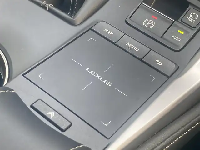 レクサス ＮＸ 300h バージョンL 岡山県 2021(令3)年 4.9万km グラファイトブラックガラスフレーク 純正10.3インチワイドディスプレイナビ/フルセグTV、Bluetooth、CD、DVD、AM、FM/全方位カメラ/3眼LEDヘッドライト/前席パワーシート/前席シートヒーター/前席エアシート/ステアリングヒーター/運転席メモリーシート/ハンズフリーパワーバックドア/パドルシフト/レクサスプレミアムサウンドシステム/ビルトインETC2.0/電動パーキングブレーキ/パーキングサポートブレーキ/レクサスセーフティ＋/・プリクラッシュセーフティ/・レーンディパーチャーアラート/・オートマチックハイビーム/・アダブティブハイビームシステム/・レーダークルーズコントロール/ブラインドスポットモニター/リアクロストラフィックアラート/ロードサインアシスト/スカッフプレート/前後ドライブレコーダー　DC-DR652/黒革シート