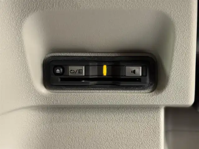 ホンダ Ｎ ＢＯＸ 群馬県 2024(令6)年 0.3万km プラチナホワイトパール ホンダセンシング/・衝突軽減ブレーキ/・車線逸脱警報機能/・オートライトハイビーム/・横滑り防止装置/・アダプティブクルーズコントロール/・クリアランスソナー/純正ディスプレイオーディオ/　AM/FM/BT/ipod/AppleCarPlay/AndroidAuto/バックカメラ/ドライブレコーダー/両側電動スライドドア/LEDオートライト/シートヒーター/ステアリングスイッチ/アイドリングストップ/電動パーキングブレーキ/USB入力端子/HDMI入力端子/前後ドライブレコーダー/W+サイドエアバッグ/カーテンエアバッグ/純正フロアマット/スマートキー/ビルトインETC