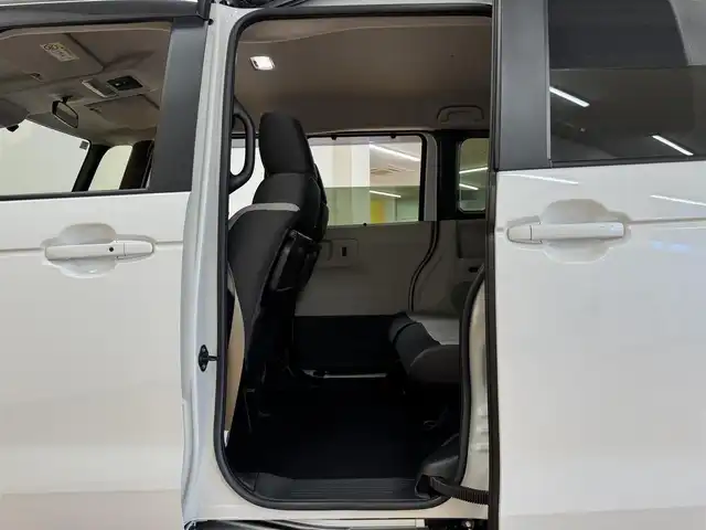 ホンダ Ｎ ＢＯＸ 群馬県 2024(令6)年 0.3万km プラチナホワイトパール ホンダセンシング/・衝突軽減ブレーキ/・車線逸脱警報機能/・オートライトハイビーム/・横滑り防止装置/・アダプティブクルーズコントロール/・クリアランスソナー/純正ディスプレイオーディオ/　AM/FM/BT/ipod/AppleCarPlay/AndroidAuto/バックカメラ/ドライブレコーダー/両側電動スライドドア/LEDオートライト/シートヒーター/ステアリングスイッチ/アイドリングストップ/電動パーキングブレーキ/USB入力端子/HDMI入力端子/前後ドライブレコーダー/W+サイドエアバッグ/カーテンエアバッグ/純正フロアマット/スマートキー/ビルトインETC