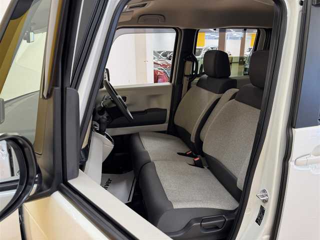 ホンダ Ｎ ＢＯＸ 群馬県 2024(令6)年 0.3万km プラチナホワイトパール ホンダセンシング/・衝突軽減ブレーキ/・車線逸脱警報機能/・オートライトハイビーム/・横滑り防止装置/・アダプティブクルーズコントロール/・クリアランスソナー/純正ディスプレイオーディオ/　AM/FM/BT/ipod/AppleCarPlay/AndroidAuto/バックカメラ/ドライブレコーダー/両側電動スライドドア/LEDオートライト/シートヒーター/ステアリングスイッチ/アイドリングストップ/電動パーキングブレーキ/USB入力端子/HDMI入力端子/前後ドライブレコーダー/W+サイドエアバッグ/カーテンエアバッグ/純正フロアマット/スマートキー/ビルトインETC