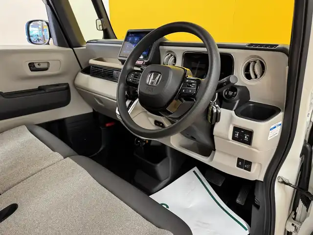 ホンダ Ｎ ＢＯＸ 群馬県 2024(令6)年 0.3万km プラチナホワイトパール ホンダセンシング/・衝突軽減ブレーキ/・車線逸脱警報機能/・オートライトハイビーム/・横滑り防止装置/・アダプティブクルーズコントロール/・クリアランスソナー/純正ディスプレイオーディオ/　AM/FM/BT/ipod/AppleCarPlay/AndroidAuto/バックカメラ/ドライブレコーダー/両側電動スライドドア/LEDオートライト/シートヒーター/ステアリングスイッチ/アイドリングストップ/電動パーキングブレーキ/USB入力端子/HDMI入力端子/前後ドライブレコーダー/W+サイドエアバッグ/カーテンエアバッグ/純正フロアマット/スマートキー/ビルトインETC