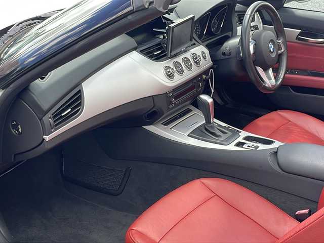 ＢＭＷ Ｚ４ sDrive23i Sエッセンス 千葉県 2010(平22)年 7.1万km アルピンホワイトⅢ ナビ　赤革シート　パワーシート　電動オープン　ミラーＥＴＣ　パドルシフト　ＳＰＯＲＴボタン　マット　オートワイパー　オートライト　ＨＩＤ　１７インチＡＷ　直列６気筒ＤＯＨＣエンジン 204ps