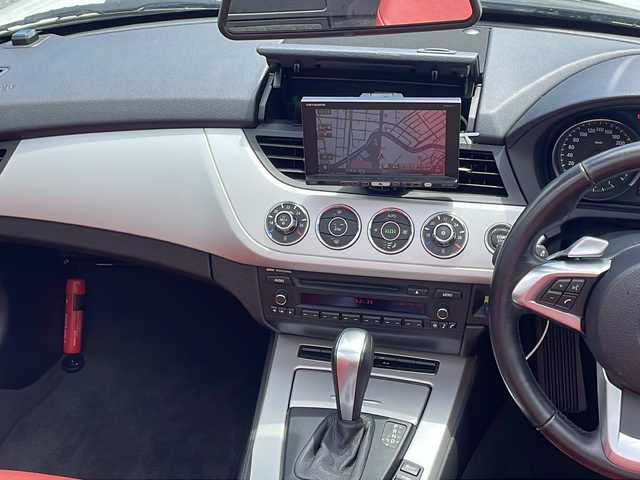 ＢＭＷ Ｚ４ sDrive23i Sエッセンス 千葉県 2010(平22)年 7.1万km アルピンホワイトⅢ ナビ　赤革シート　パワーシート　電動オープン　ミラーＥＴＣ　パドルシフト　ＳＰＯＲＴボタン　マット　オートワイパー　オートライト　ＨＩＤ　１７インチＡＷ　直列６気筒ＤＯＨＣエンジン 204ps
