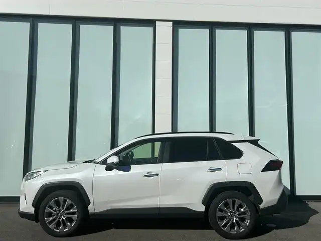 トヨタ ＲＡＶ４ G Zパッケージ 大阪府 2023(令5)年 2.7万km プラチナホワイトパールマイカ 純正１０．５インチナビ　/ＥＴＣ２．０　/全方位モニター　/ＬＥＤヘッドランプ　/フルセグＴＶ　/パワーシート　/シートヒーター　/純正１９インチアルミホイール　/ドライブレコーダー　/クルーズコントロール