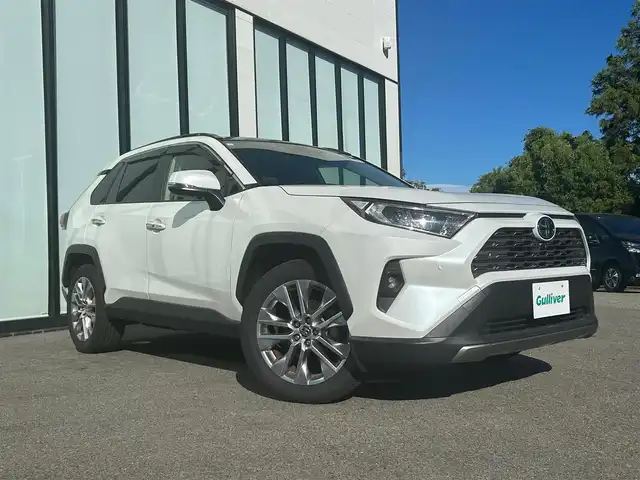トヨタ ＲＡＶ４ G Zパッケージ 大阪府 2023(令5)年 2.7万km プラチナホワイトパールマイカ 純正１０．５インチナビ　/ＥＴＣ２．０　/全方位モニター　/ＬＥＤヘッドランプ　/フルセグＴＶ　/パワーシート　/シートヒーター　/純正１９インチアルミホイール　/ドライブレコーダー　/クルーズコントロール