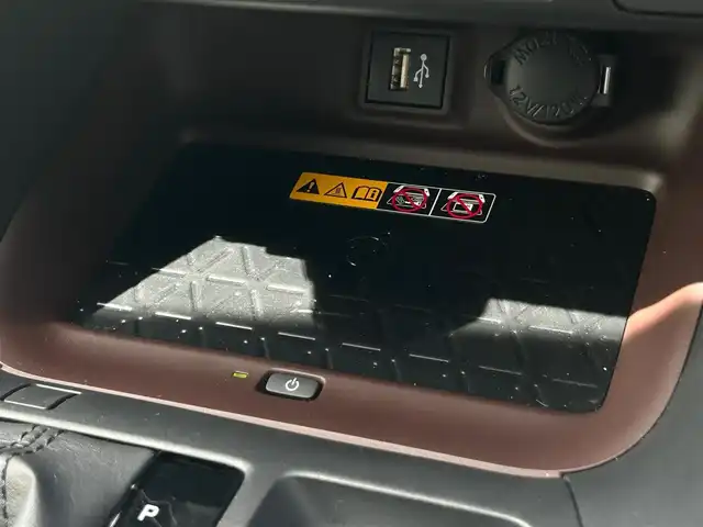トヨタ ＲＡＶ４ G Zパッケージ 大阪府 2023(令5)年 2.7万km プラチナホワイトパールマイカ 純正１０．５インチナビ　/ＥＴＣ２．０　/全方位モニター　/ＬＥＤヘッドランプ　/フルセグＴＶ　/パワーシート　/シートヒーター　/純正１９インチアルミホイール　/ドライブレコーダー　/クルーズコントロール