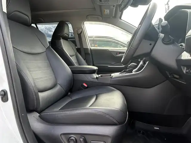トヨタ ＲＡＶ４ G Zパッケージ 大阪府 2023(令5)年 2.7万km プラチナホワイトパールマイカ 純正１０．５インチナビ　/ＥＴＣ２．０　/全方位モニター　/ＬＥＤヘッドランプ　/フルセグＴＶ　/パワーシート　/シートヒーター　/純正１９インチアルミホイール　/ドライブレコーダー　/クルーズコントロール
