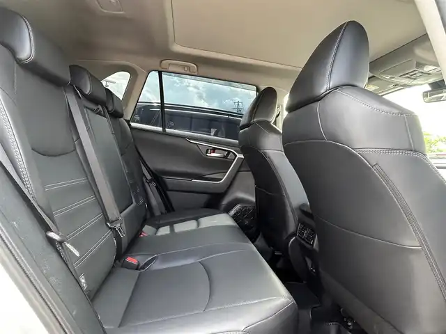 トヨタ ＲＡＶ４ G Zパッケージ 大阪府 2023(令5)年 2.7万km プラチナホワイトパールマイカ 純正１０．５インチナビ　/ＥＴＣ２．０　/全方位モニター　/ＬＥＤヘッドランプ　/フルセグＴＶ　/パワーシート　/シートヒーター　/純正１９インチアルミホイール　/ドライブレコーダー　/クルーズコントロール