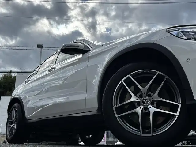 メルセデス・ベンツ ＧＬＣ２２０ d 4マチックスポーツ 熊本県 2020(令2)年 7.5万km ポーラホワイト ワンオーナー/純正ナビ/【Bluetooth/CD/AM/FM】/全周囲カメラ/バックカメラ/アダプティブクルーズコントロール/アクティブブレーキアシスト/アクティブステアリングアシスト/レーンキープアシスト/ブラインドスポットアシスト/コーナーセンサー/オートLEDヘッドライト/パドルシフト/ハーフレザーシート/前席シートヒーター/純正19インチAW/ウィンカーミラー/革巻きステアリング/ステアリングスイッチ/ドライブレコーダー/ETC2.0/スマートキー/プッシュスタート/純正フロアマット/保証書/スペアキー