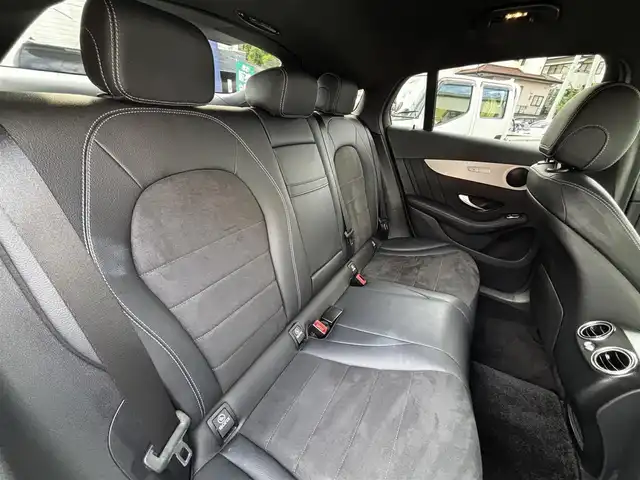 メルセデス・ベンツ ＧＬＣ２２０ d 4マチックスポーツ 熊本県 2020(令2)年 7.5万km ポーラホワイト ワンオーナー/純正ナビ/【Bluetooth/CD/AM/FM】/全周囲カメラ/バックカメラ/アダプティブクルーズコントロール/アクティブブレーキアシスト/アクティブステアリングアシスト/レーンキープアシスト/ブラインドスポットアシスト/コーナーセンサー/オートLEDヘッドライト/パドルシフト/ハーフレザーシート/前席シートヒーター/純正19インチAW/ウィンカーミラー/革巻きステアリング/ステアリングスイッチ/ドライブレコーダー/ETC2.0/スマートキー/プッシュスタート/純正フロアマット/保証書/スペアキー