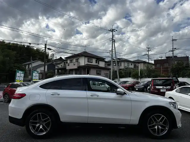 メルセデス・ベンツ ＧＬＣ２２０ d 4マチックスポーツ 熊本県 2020(令2)年 7.5万km ポーラホワイト ワンオーナー/純正ナビ/【Bluetooth/CD/AM/FM】/全周囲カメラ/バックカメラ/アダプティブクルーズコントロール/アクティブブレーキアシスト/アクティブステアリングアシスト/レーンキープアシスト/ブラインドスポットアシスト/コーナーセンサー/オートLEDヘッドライト/パドルシフト/ハーフレザーシート/前席シートヒーター/純正19インチAW/ウィンカーミラー/革巻きステアリング/ステアリングスイッチ/ドライブレコーダー/ETC2.0/スマートキー/プッシュスタート/純正フロアマット/保証書/スペアキー