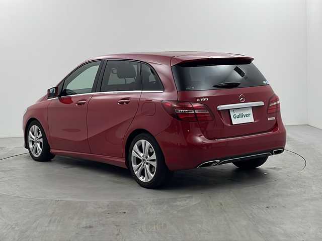 メルセデス・ベンツ Ｂ１８０ 栃木県 2018(平30)年 2.5万km ジュピターレッド レーダーセーフティパッケージ/・ブラインドスポットアシスト/・ディスタンスパイロット・ディストロニック/・プレセーフ/コマンドシステムナビ/フルセグTV/Bluetooth/USB/AM/FM/バックカメラ/ETC/コンビネーションシート(本革)/シートヒーター(D/N席)/パワーシート(D席)/パドルシフト/LEDヘッドライト/純正フロアマット/純正17インチアルミホイール