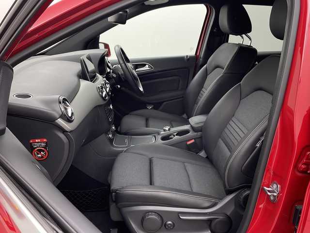 メルセデス・ベンツ Ｂ１８０ 栃木県 2018(平30)年 2.5万km ジュピターレッド レーダーセーフティパッケージ/・ブラインドスポットアシスト/・ディスタンスパイロット・ディストロニック/・プレセーフ/コマンドシステムナビ/フルセグTV/Bluetooth/USB/AM/FM/バックカメラ/ETC/コンビネーションシート(本革)/シートヒーター(D/N席)/パワーシート(D席)/パドルシフト/LEDヘッドライト/純正フロアマット/純正17インチアルミホイール