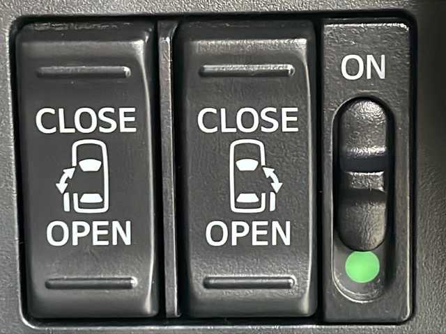 トヨタ ルーミー カスタムG 道北・旭川 2019(平31)年 4.7万km パールホワイトⅢ /４WD//禁煙車//寒冷地仕様//純正SDナビ/CD/DVD/SD/BT/TV//両側パワースライドドア//バックカメラ//スマートアシスト３/衝突回避支援ブレーキ/衝突警報機能/誤発進抑制機能/車線逸脱警報/先行車発進告知/オートハイビーム//純正エンジンスターター//社外ドライブレコーダー//ミラー型社外レーダー//アイドリングストップ//オートエアコン//フロントデアイサー//前席シートヒーター//革巻きステアリング//ステリングスイッチ//クルーズコントロール//オートライト//LEDヘッドライト//LEDフォグランプ//ミラーウィンカー//ドアバイザー//夏タイヤ積込み//スペアキー