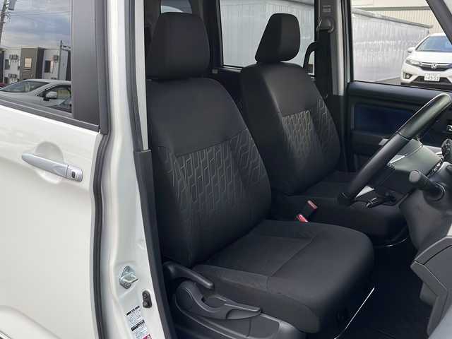 トヨタ ルーミー カスタムG 道北・旭川 2019(平31)年 4.7万km パールホワイトⅢ /４WD//禁煙車//寒冷地仕様//純正SDナビ/CD/DVD/SD/BT/TV//両側パワースライドドア//バックカメラ//スマートアシスト３/衝突回避支援ブレーキ/衝突警報機能/誤発進抑制機能/車線逸脱警報/先行車発進告知/オートハイビーム//純正エンジンスターター//社外ドライブレコーダー//ミラー型社外レーダー//アイドリングストップ//オートエアコン//フロントデアイサー//前席シートヒーター//革巻きステアリング//ステリングスイッチ//クルーズコントロール//オートライト//LEDヘッドライト//LEDフォグランプ//ミラーウィンカー//ドアバイザー//夏タイヤ積込み//スペアキー