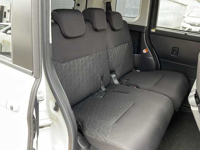 トヨタ ルーミー カスタムG 道北・旭川 2019(平31)年 4.7万km パールホワイトⅢ /４WD//禁煙車//寒冷地仕様//純正SDナビ/CD/DVD/SD/BT/TV//両側パワースライドドア//バックカメラ//スマートアシスト３/衝突回避支援ブレーキ/衝突警報機能/誤発進抑制機能/車線逸脱警報/先行車発進告知/オートハイビーム//純正エンジンスターター//社外ドライブレコーダー//ミラー型社外レーダー//アイドリングストップ//オートエアコン//フロントデアイサー//前席シートヒーター//革巻きステアリング//ステリングスイッチ//クルーズコントロール//オートライト//LEDヘッドライト//LEDフォグランプ//ミラーウィンカー//ドアバイザー//夏タイヤ積込み//スペアキー