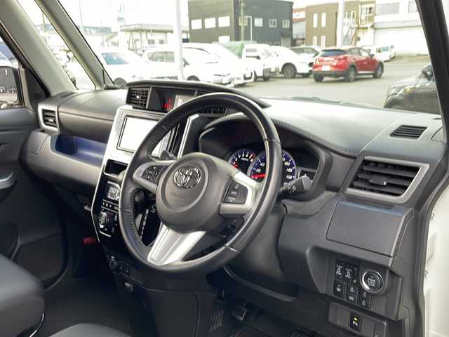 トヨタ ルーミー カスタムG 道北・旭川 2019(平31)年 4.7万km パールホワイトⅢ /４WD//禁煙車//寒冷地仕様//純正SDナビ/CD/DVD/SD/BT/TV//両側パワースライドドア//バックカメラ//スマートアシスト３/衝突回避支援ブレーキ/衝突警報機能/誤発進抑制機能/車線逸脱警報/先行車発進告知/オートハイビーム//純正エンジンスターター//社外ドライブレコーダー//ミラー型社外レーダー//アイドリングストップ//オートエアコン//フロントデアイサー//前席シートヒーター//革巻きステアリング//ステリングスイッチ//クルーズコントロール//オートライト//LEDヘッドライト//LEDフォグランプ//ミラーウィンカー//ドアバイザー//夏タイヤ積込み//スペアキー