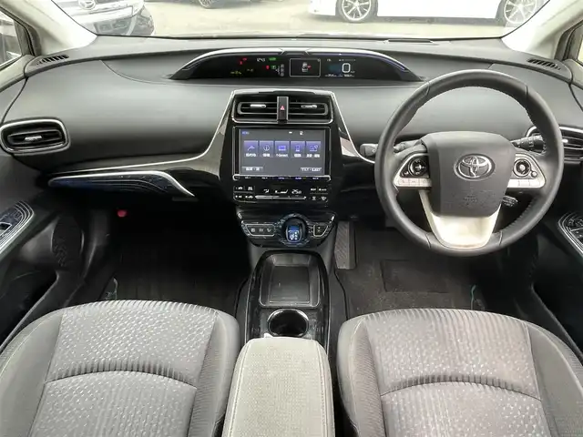 トヨタ プリウス A 大阪府 2016(平28)年 9.1万km グレーメタリック (株)IDOMが運営する【じしゃロン東大阪店】の自社ローン対象車両になります。こちらは現金ご利用時の価格です。/自社ローンご希望の方は別途その旨お申付け下さい。/モデリスタエアロ（フロント，サイド，リア）/純正9インチSDナビ【DSZT-YC4T】/　フルセグTV、CD、DVD、Bluetooth、SDREC/バックカメラ/前後コーナーセンサー/ブラインドスポットモニター/アダプティブクルーズコントロール/ヘッドアップディスプレイ/ビルトインETC/横滑り防止装置/衝突軽減システム/車線逸脱防止装置/スマートキー＆プッシュスタート/社外17インチAW/取説