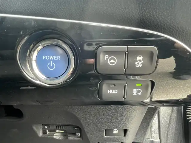 トヨタ プリウス A 大阪府 2016(平28)年 9.1万km グレーメタリック (株)IDOMが運営する【じしゃロン東大阪店】の自社ローン対象車両になります。こちらは現金ご利用時の価格です。/自社ローンご希望の方は別途その旨お申付け下さい。/モデリスタエアロ（フロント，サイド，リア）/純正9インチSDナビ【DSZT-YC4T】/　フルセグTV、CD、DVD、Bluetooth、SDREC/バックカメラ/前後コーナーセンサー/ブラインドスポットモニター/アダプティブクルーズコントロール/ヘッドアップディスプレイ/ビルトインETC/横滑り防止装置/衝突軽減システム/車線逸脱防止装置/スマートキー＆プッシュスタート/社外17インチAW/取説