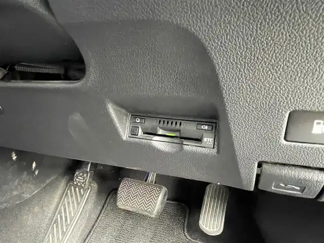 トヨタ プリウス A 大阪府 2016(平28)年 9.1万km グレーメタリック (株)IDOMが運営する【じしゃロン東大阪店】の自社ローン対象車両になります。こちらは現金ご利用時の価格です。/自社ローンご希望の方は別途その旨お申付け下さい。/モデリスタエアロ（フロント，サイド，リア）/純正9インチSDナビ【DSZT-YC4T】/　フルセグTV、CD、DVD、Bluetooth、SDREC/バックカメラ/前後コーナーセンサー/ブラインドスポットモニター/アダプティブクルーズコントロール/ヘッドアップディスプレイ/ビルトインETC/横滑り防止装置/衝突軽減システム/車線逸脱防止装置/スマートキー＆プッシュスタート/社外17インチAW/取説