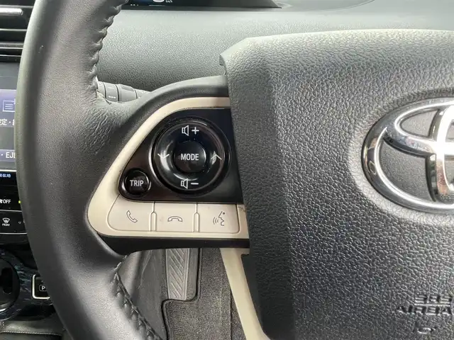 トヨタ プリウス A 大阪府 2016(平28)年 9.1万km グレーメタリック (株)IDOMが運営する【じしゃロン東大阪店】の自社ローン対象車両になります。こちらは現金ご利用時の価格です。/自社ローンご希望の方は別途その旨お申付け下さい。/モデリスタエアロ（フロント，サイド，リア）/純正9インチSDナビ【DSZT-YC4T】/　フルセグTV、CD、DVD、Bluetooth、SDREC/バックカメラ/前後コーナーセンサー/ブラインドスポットモニター/アダプティブクルーズコントロール/ヘッドアップディスプレイ/ビルトインETC/横滑り防止装置/衝突軽減システム/車線逸脱防止装置/スマートキー＆プッシュスタート/社外17インチAW/取説