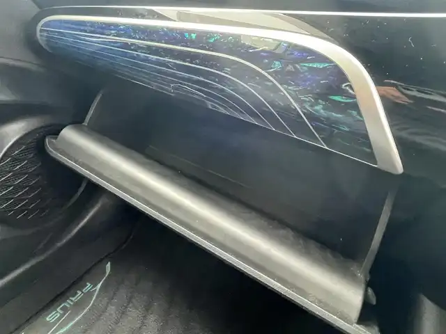 トヨタ プリウス A 大阪府 2016(平28)年 9.1万km グレーメタリック (株)IDOMが運営する【じしゃロン東大阪店】の自社ローン対象車両になります。こちらは現金ご利用時の価格です。/自社ローンご希望の方は別途その旨お申付け下さい。/モデリスタエアロ（フロント，サイド，リア）/純正9インチSDナビ【DSZT-YC4T】/　フルセグTV、CD、DVD、Bluetooth、SDREC/バックカメラ/前後コーナーセンサー/ブラインドスポットモニター/アダプティブクルーズコントロール/ヘッドアップディスプレイ/ビルトインETC/横滑り防止装置/衝突軽減システム/車線逸脱防止装置/スマートキー＆プッシュスタート/社外17インチAW/取説