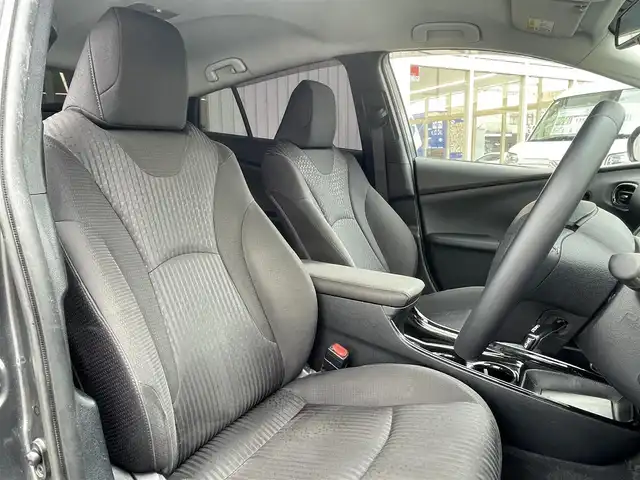 トヨタ プリウス A 大阪府 2016(平28)年 9.1万km グレーメタリック (株)IDOMが運営する【じしゃロン東大阪店】の自社ローン対象車両になります。こちらは現金ご利用時の価格です。/自社ローンご希望の方は別途その旨お申付け下さい。/モデリスタエアロ（フロント，サイド，リア）/純正9インチSDナビ【DSZT-YC4T】/　フルセグTV、CD、DVD、Bluetooth、SDREC/バックカメラ/前後コーナーセンサー/ブラインドスポットモニター/アダプティブクルーズコントロール/ヘッドアップディスプレイ/ビルトインETC/横滑り防止装置/衝突軽減システム/車線逸脱防止装置/スマートキー＆プッシュスタート/社外17インチAW/取説