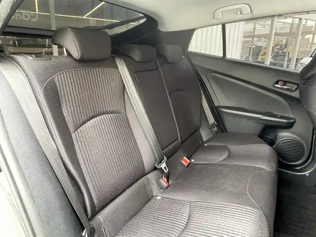 トヨタ プリウス A 大阪府 2016(平28)年 9.1万km グレーメタリック (株)IDOMが運営する【じしゃロン東大阪店】の自社ローン対象車両になります。こちらは現金ご利用時の価格です。/自社ローンご希望の方は別途その旨お申付け下さい。/モデリスタエアロ（フロント，サイド，リア）/純正9インチSDナビ【DSZT-YC4T】/　フルセグTV、CD、DVD、Bluetooth、SDREC/バックカメラ/前後コーナーセンサー/ブラインドスポットモニター/アダプティブクルーズコントロール/ヘッドアップディスプレイ/ビルトインETC/横滑り防止装置/衝突軽減システム/車線逸脱防止装置/スマートキー＆プッシュスタート/社外17インチAW/取説