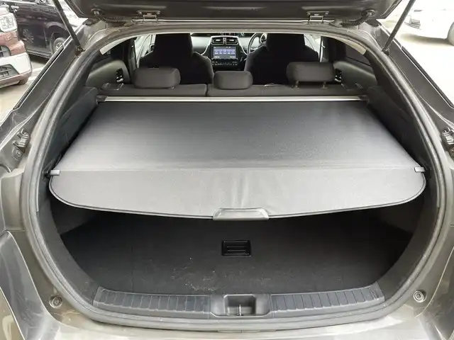 トヨタ プリウス A 大阪府 2016(平28)年 9.1万km グレーメタリック (株)IDOMが運営する【じしゃロン東大阪店】の自社ローン対象車両になります。こちらは現金ご利用時の価格です。/自社ローンご希望の方は別途その旨お申付け下さい。/モデリスタエアロ（フロント，サイド，リア）/純正9インチSDナビ【DSZT-YC4T】/　フルセグTV、CD、DVD、Bluetooth、SDREC/バックカメラ/前後コーナーセンサー/ブラインドスポットモニター/アダプティブクルーズコントロール/ヘッドアップディスプレイ/ビルトインETC/横滑り防止装置/衝突軽減システム/車線逸脱防止装置/スマートキー＆プッシュスタート/社外17インチAW/取説