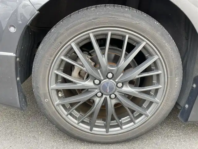 トヨタ プリウス A 大阪府 2016(平28)年 9.1万km グレーメタリック (株)IDOMが運営する【じしゃロン東大阪店】の自社ローン対象車両になります。こちらは現金ご利用時の価格です。/自社ローンご希望の方は別途その旨お申付け下さい。/モデリスタエアロ（フロント，サイド，リア）/純正9インチSDナビ【DSZT-YC4T】/　フルセグTV、CD、DVD、Bluetooth、SDREC/バックカメラ/前後コーナーセンサー/ブラインドスポットモニター/アダプティブクルーズコントロール/ヘッドアップディスプレイ/ビルトインETC/横滑り防止装置/衝突軽減システム/車線逸脱防止装置/スマートキー＆プッシュスタート/社外17インチAW/取説