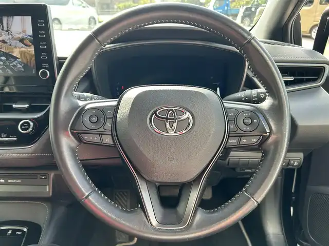 トヨタ カローラツーリング ダブルバイビー 愛媛県 2020(令2)年 4.9万km ブラックマイカ 純正9型ディスプレイオーディオ/バックカメラ/前後ドライブレコーダー/トヨタセーフティセンス/衝突被害軽減装置/車線逸脱防止装置/レーダークルーズコントロール/ブラインドスポットモニター/クリアランスソナー/ステアリングリモコン/ハーフレザー/ETC/電動パーキングブレーキ/電格ミラー/ヒートミラー/ヘッドライトレベライザー/トノカバー/純正布生地ラゲッジマット/LEDヘッドライト/現状サマー(純正AW)(215/45/R17)/TOYO TRANPATH mpZ