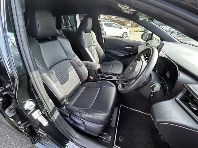 トヨタ カローラツーリング ダブルバイビー 愛媛県 2020(令2)年 4.9万km ブラックマイカ 純正9型ディスプレイオーディオ/バックカメラ/前後ドライブレコーダー/トヨタセーフティセンス/衝突被害軽減装置/車線逸脱防止装置/レーダークルーズコントロール/ブラインドスポットモニター/クリアランスソナー/ステアリングリモコン/ハーフレザー/ETC/電動パーキングブレーキ/電格ミラー/ヒートミラー/ヘッドライトレベライザー/トノカバー/純正布生地ラゲッジマット/LEDヘッドライト/現状サマー(純正AW)(215/45/R17)/TOYO TRANPATH mpZ