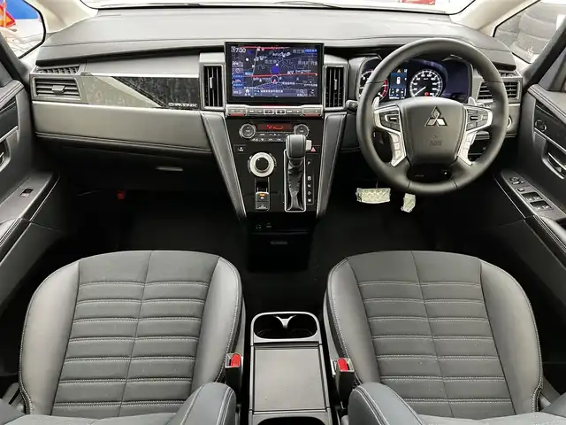 三菱 デリカＤ：５ シャモニー 滋賀県 2025(令7)年 0.1千km パールⅡ 登録済み未使用車/ALPINE製11インチナビ/全方位カメラ/両側パワースライドドア/ハーフレザーシート/追従クルーズコントロール/ブラインドスポットモニタリング/LEDヘッドライト/オートマチックハイビーム/D席パワーシート/D/Nシートヒーター/ステアリングヒーター/パワーバックドア/AC100V電源/電動パーキングブレーキ/オートブレーキホールド/パドルシフト/プッシュスタート/スマートキー/ステアリングリモコン