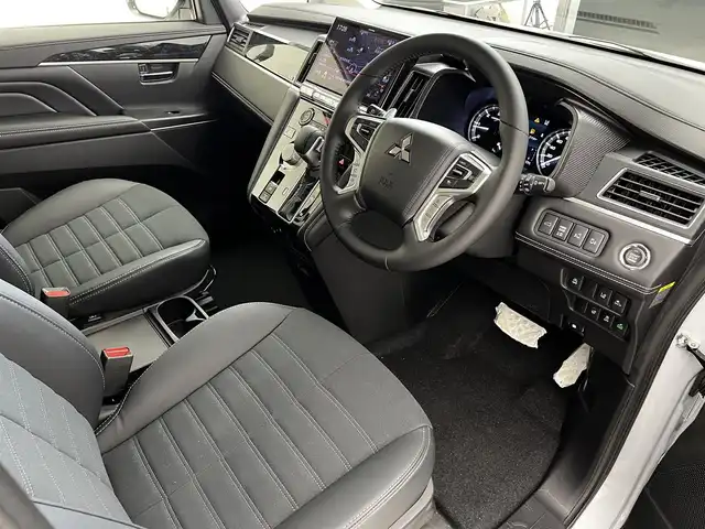 三菱 デリカＤ：５ シャモニー 滋賀県 2025(令7)年 0.1千km パールⅡ 登録済み未使用車/ALPINE製11インチナビ/全方位カメラ/両側パワースライドドア/ハーフレザーシート/追従クルーズコントロール/ブラインドスポットモニタリング/LEDヘッドライト/オートマチックハイビーム/D席パワーシート/D/Nシートヒーター/ステアリングヒーター/パワーバックドア/AC100V電源/電動パーキングブレーキ/オートブレーキホールド/パドルシフト/プッシュスタート/スマートキー/ステアリングリモコン