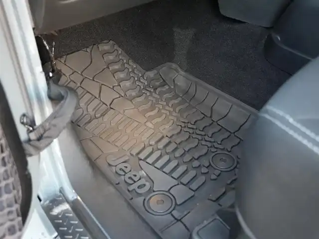 クライスラー・ジープ ジープ ラングラー サハラ 静岡県 2015(平27)年 5.9万km アンヴィル アンヴィルカラー/JAOS BATTLAZステンレスマフラー/JAOSマッドガード/社外エアクリーナー/社外インテークパイプ/背面タイヤ/ＲＡＮＣＨＯショックアブソーバ/社外バックカメラ/LEDヘッドライト/キーレス/ETC