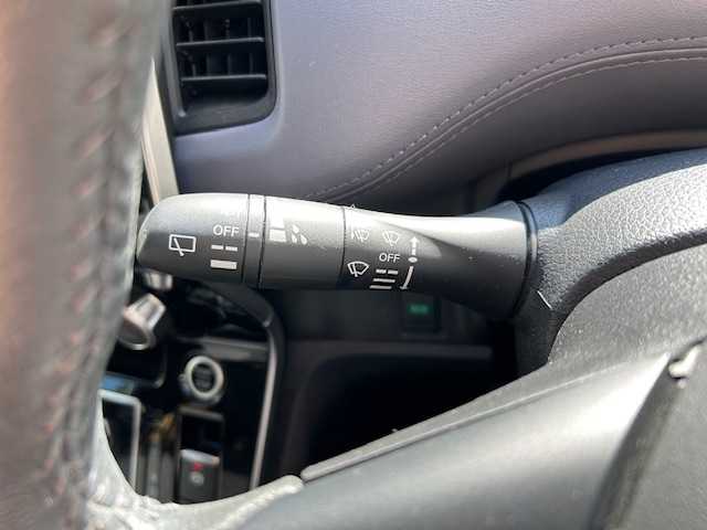 日産 セレナ ハイウェイスター V 東京都 2022(令4)年 1.7万km ブリリアントホワイトパール 2トーン 純正ナビ/(フルセグTV/Bluetooth/CD/DVD/Blu-ray/SD)/全方位カメラ/プロパイロット/両側パワースライドドア/ハンズフリーセンサー/フリップダウンモニター/ETC/ドライブレコーダー/車線逸脱防止支援システム/後側方衝突防止支援システム/エマージェンシーブレーキ/ブラインドスポットモニター/デジタルインナーミラー/スペアキー1本/後部座席テーブル/純正フロアマット/保証書/取扱説明書