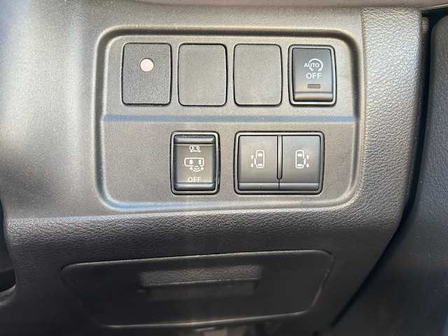 日産 セレナ ハイウェイスター V 東京都 2022(令4)年 1.7万km ブリリアントホワイトパール 2トーン 純正ナビ/(フルセグTV/Bluetooth/CD/DVD/Blu-ray/SD)/全方位カメラ/プロパイロット/両側パワースライドドア/ハンズフリーセンサー/フリップダウンモニター/ETC/ドライブレコーダー/車線逸脱防止支援システム/後側方衝突防止支援システム/エマージェンシーブレーキ/ブラインドスポットモニター/デジタルインナーミラー/スペアキー1本/後部座席テーブル/純正フロアマット/保証書/取扱説明書