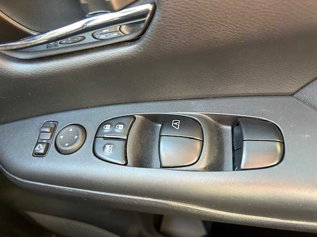 日産 セレナ ハイウェイスター V 東京都 2022(令4)年 1.7万km ブリリアントホワイトパール 2トーン 純正ナビ/(フルセグTV/Bluetooth/CD/DVD/Blu-ray/SD)/全方位カメラ/プロパイロット/両側パワースライドドア/ハンズフリーセンサー/フリップダウンモニター/ETC/ドライブレコーダー/車線逸脱防止支援システム/後側方衝突防止支援システム/エマージェンシーブレーキ/ブラインドスポットモニター/デジタルインナーミラー/スペアキー1本/後部座席テーブル/純正フロアマット/保証書/取扱説明書