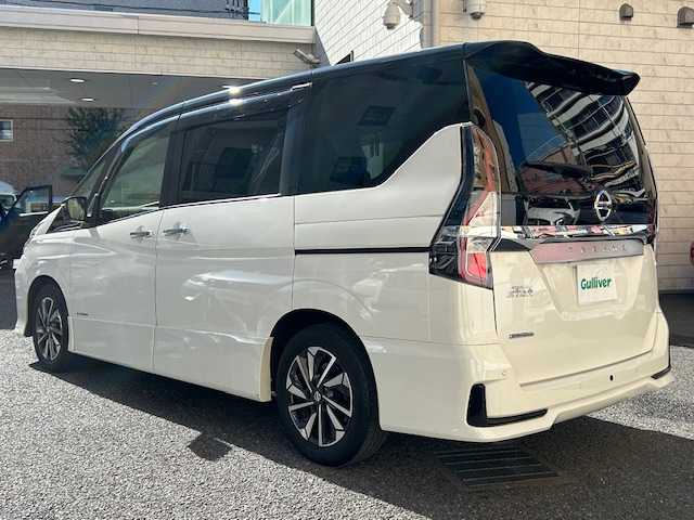 日産 セレナ ハイウェイスター V 東京都 2022(令4)年 1.7万km ブリリアントホワイトパール 2トーン 純正ナビ/(フルセグTV/Bluetooth/CD/DVD/Blu-ray/SD)/全方位カメラ/プロパイロット/両側パワースライドドア/ハンズフリーセンサー/フリップダウンモニター/ETC/ドライブレコーダー/車線逸脱防止支援システム/後側方衝突防止支援システム/エマージェンシーブレーキ/ブラインドスポットモニター/デジタルインナーミラー/スペアキー1本/後部座席テーブル/純正フロアマット/保証書/取扱説明書